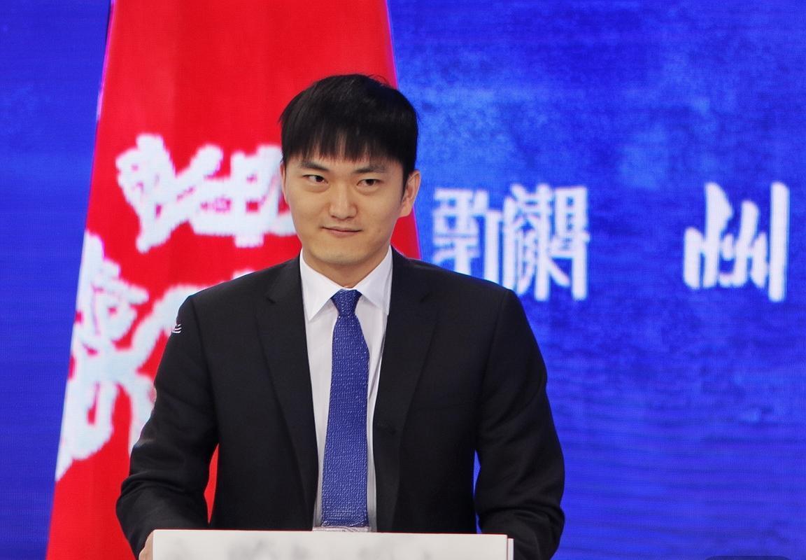 戈贝尔与阿联巅峰对决：技术特点、交锋记录与心理素质全面分析(图2)