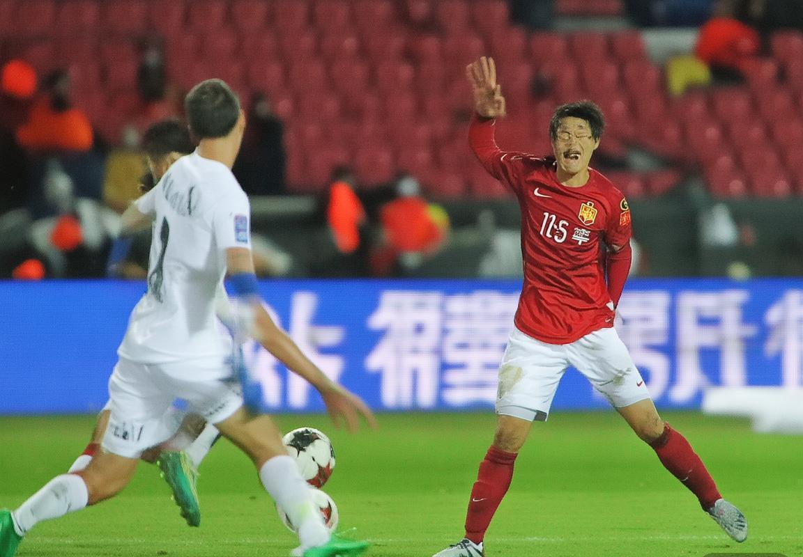 广州恒大VS城南FC比赛全程回顾与精彩瞬间分析(图2)