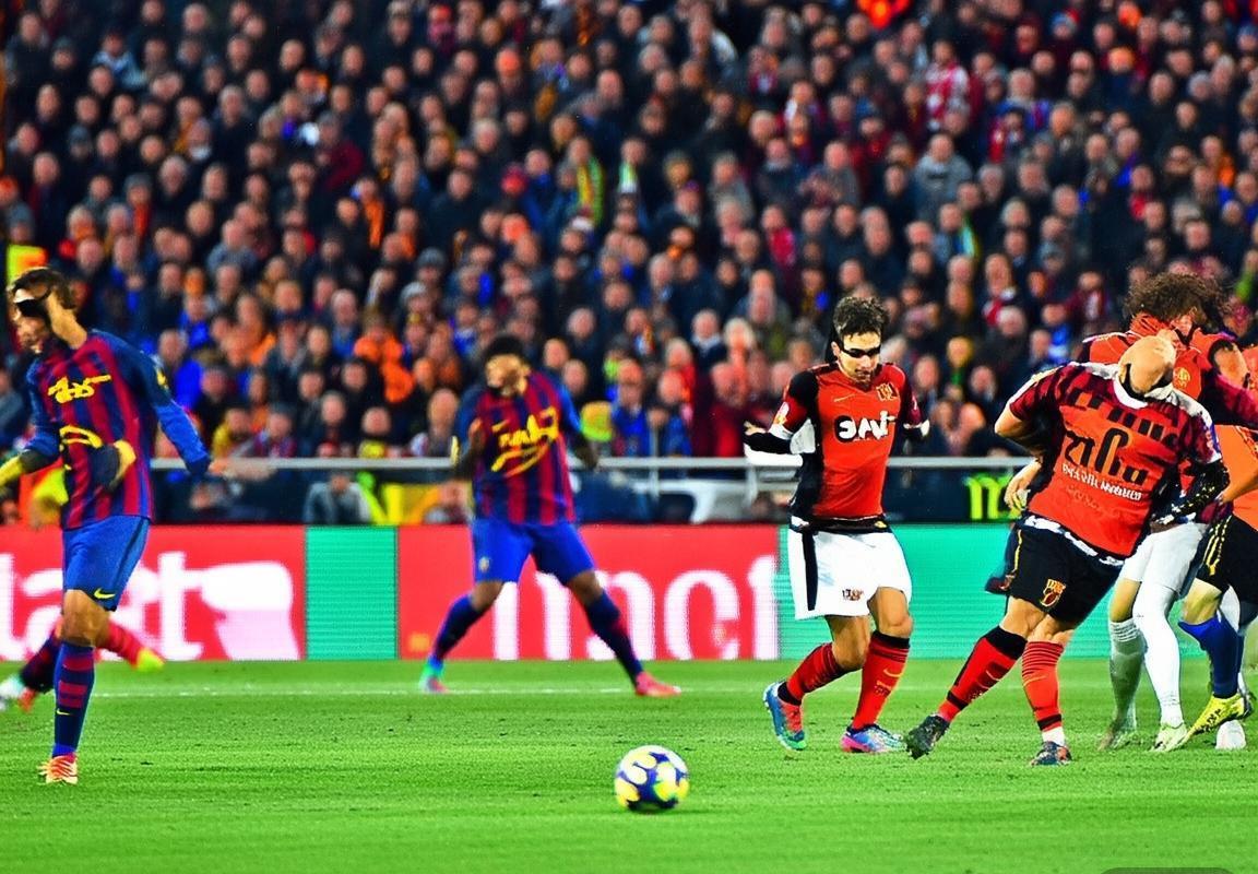 巴塞罗那VS埃因霍温：巅峰对决经典回顾与战术解析